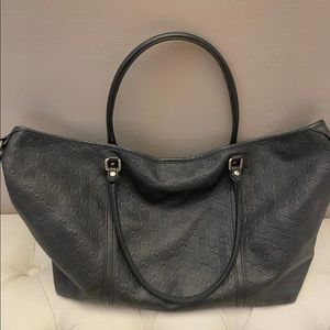 Authentic Gucci tote excellent condition comes with dust bag!